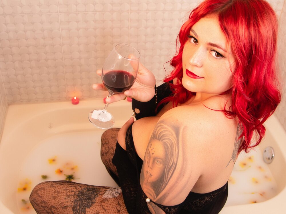 Live sex webcam photo for Ivonne_Adamss #289554116