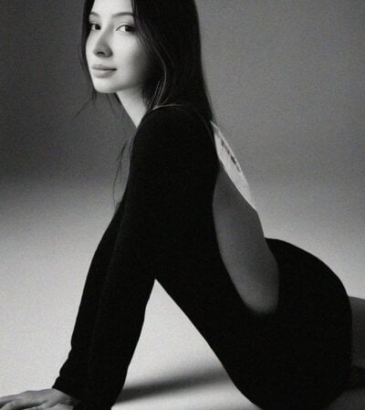 -Ivonnys on StripChat