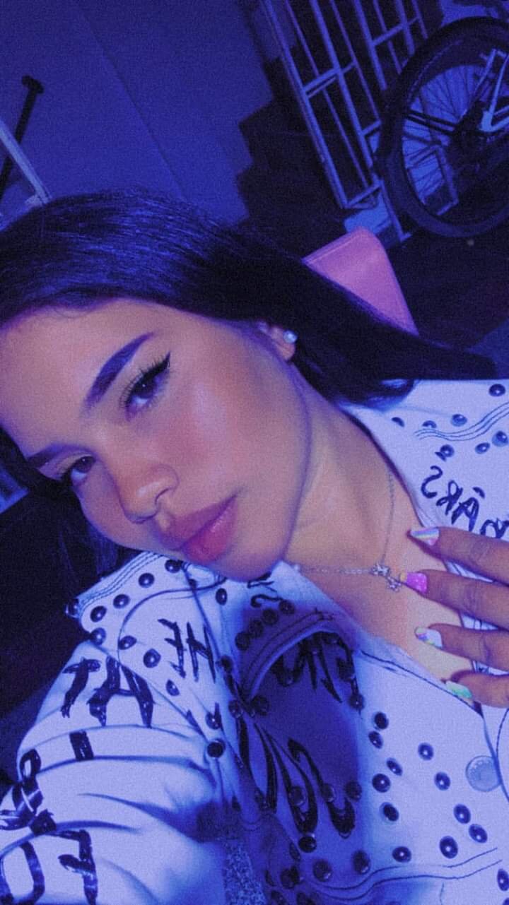 Lauren_int