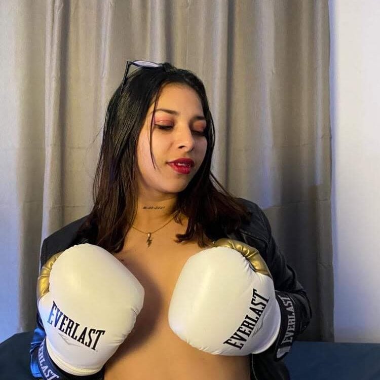 watchgirlcam.com roxy_hott livesex profile in habibis-mansion cams