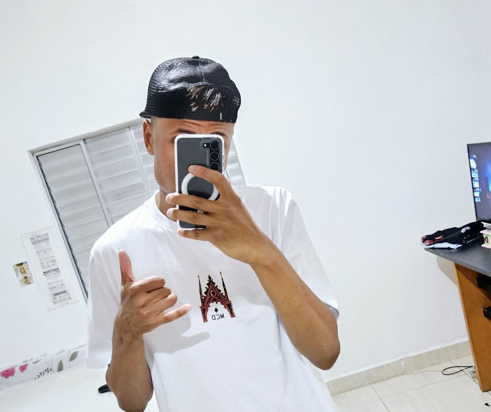 novinbr27's Offline XXX Chat