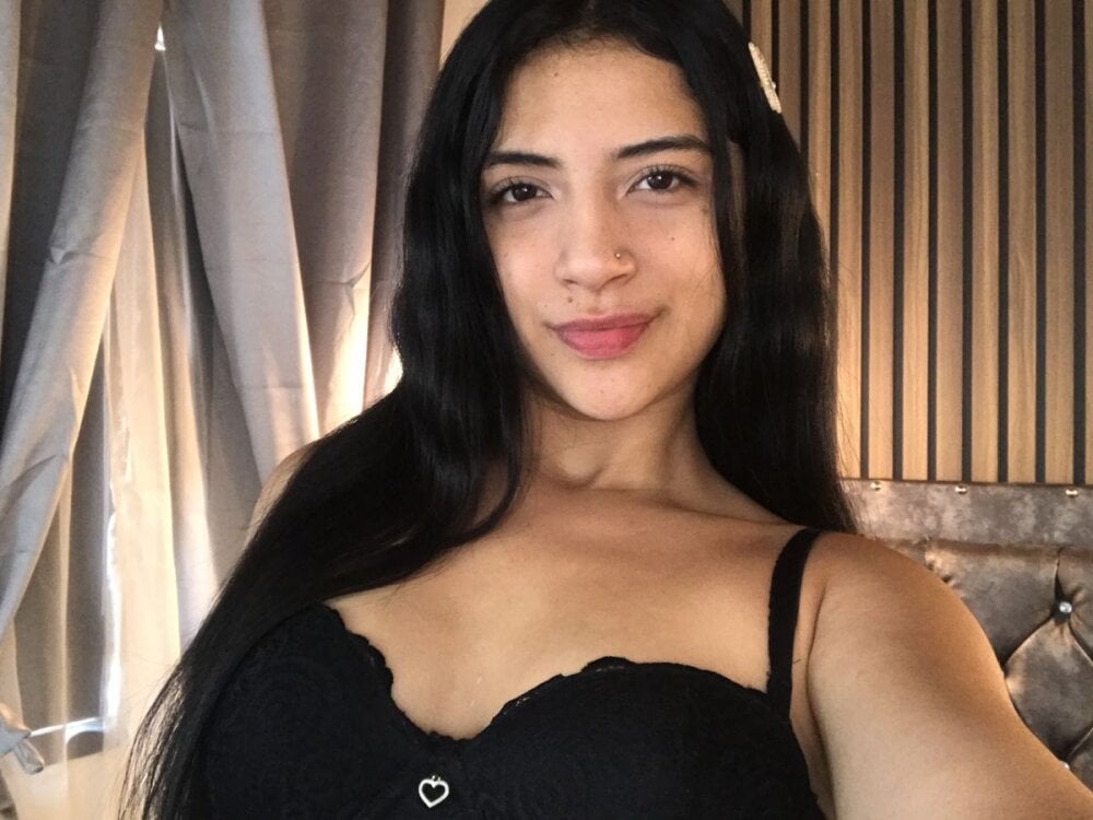 newporncams.com atenea_wet livesex profile in latino cams