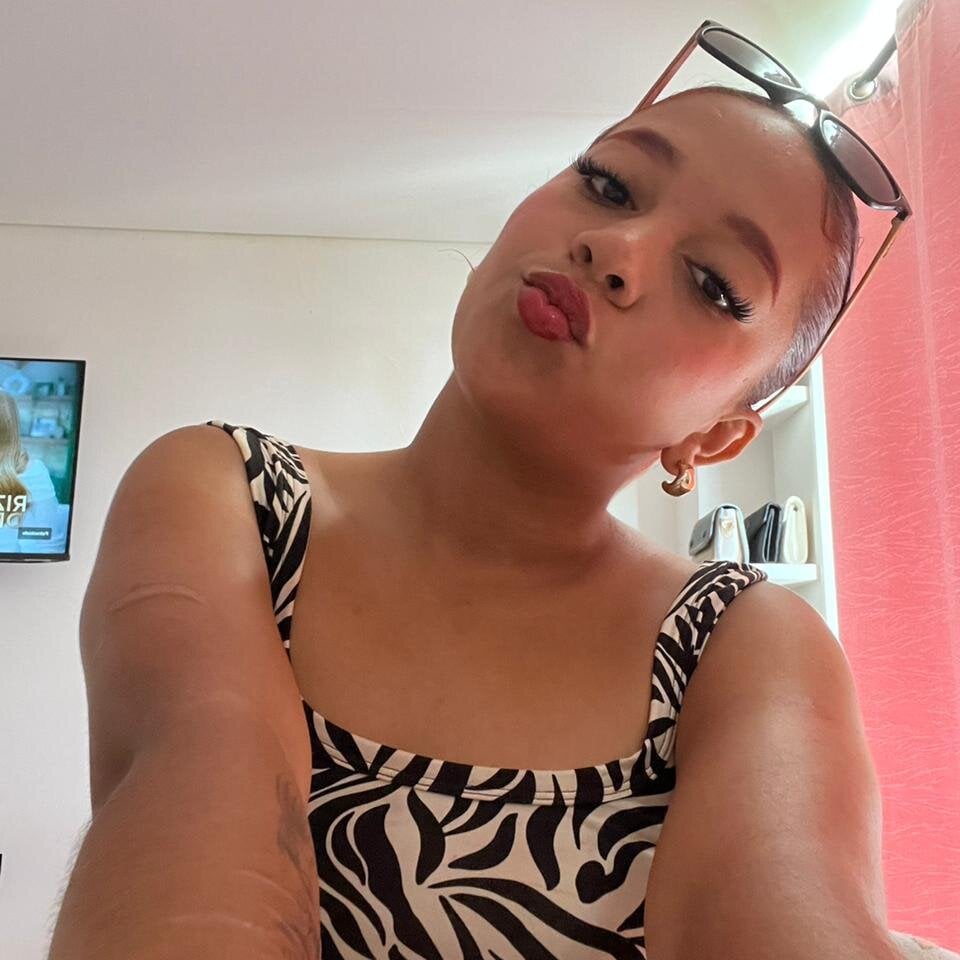 xxx-topcamgirls.com candy_start_ livesex profile in latin cams