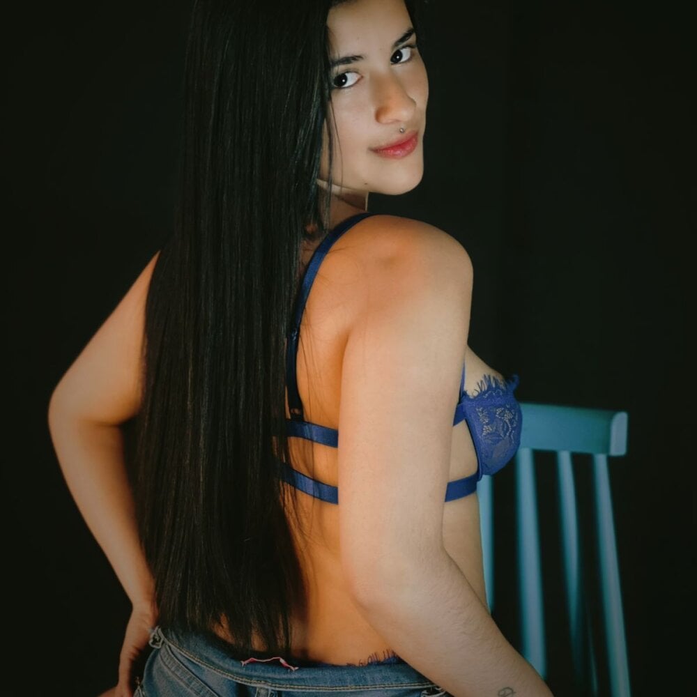 sexcam-girls.com scarlethjonz livesex profile in col cams