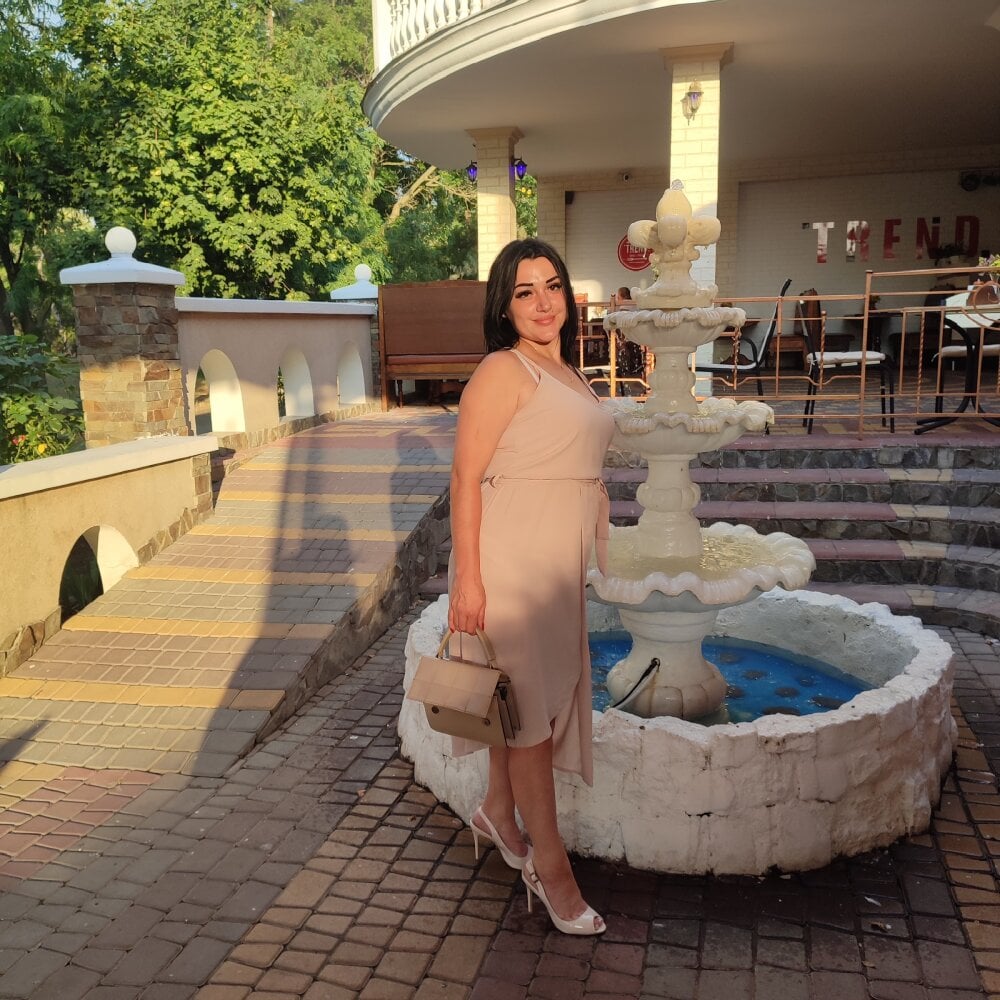 mega-camsex.com luceskys livesex profile in stuck-on-ur-mind cams