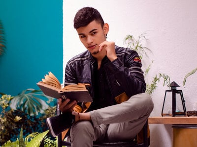 VikoHands Male Hd Adult Cam