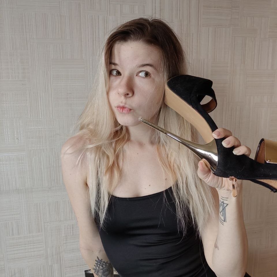 sexcam-girls.com _doll_face_ livesex profile in spanish cams