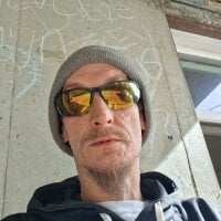 Ruffpecker75's webcam live show