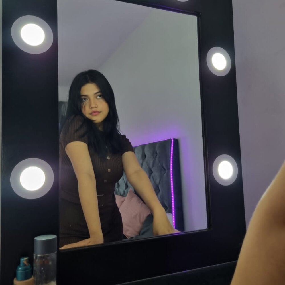 Live sex webcam photo for alisson_carolina73 #289980412