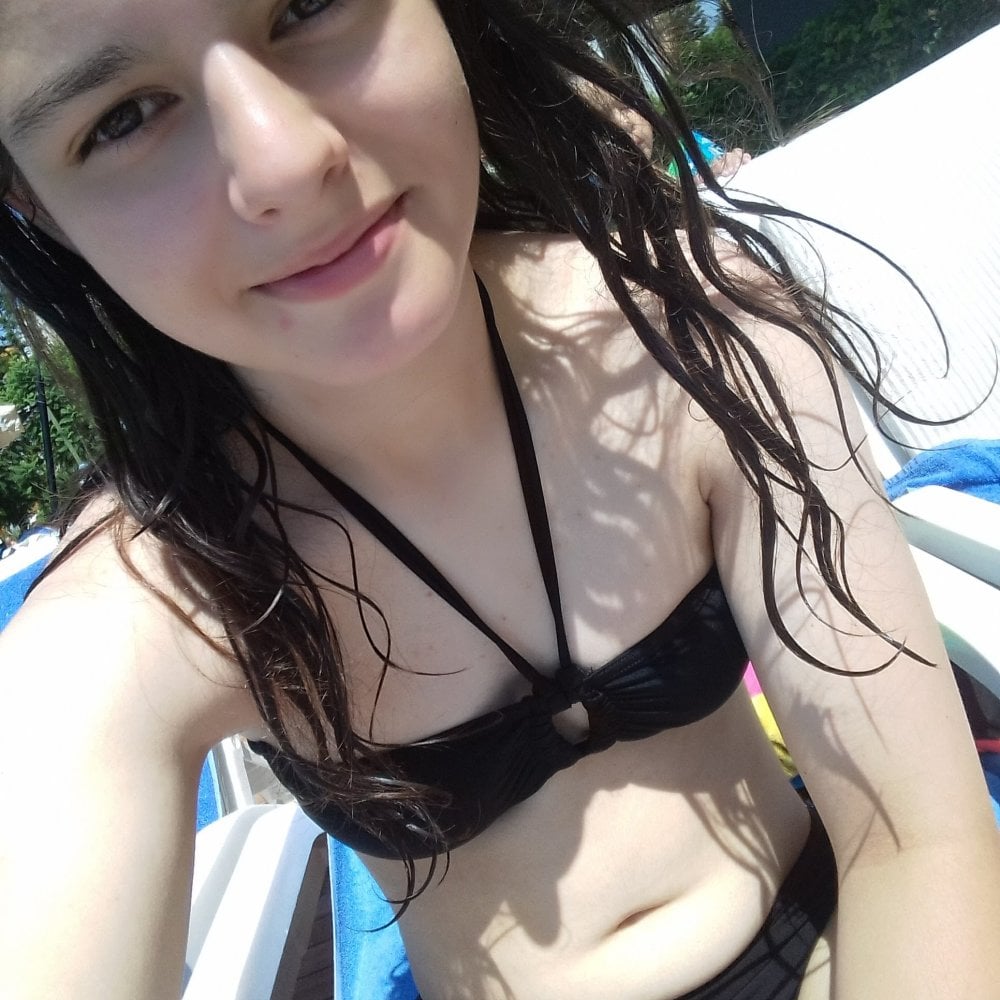 zaadslet2000 live cam model at StripChat