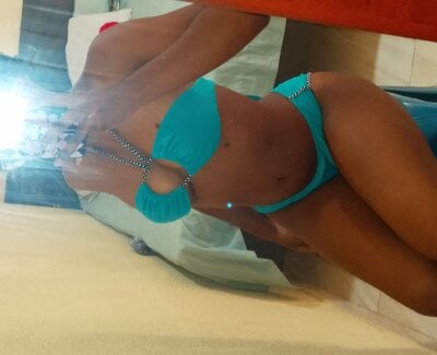 Julianiita_ Live Cam on StripChat and RICams