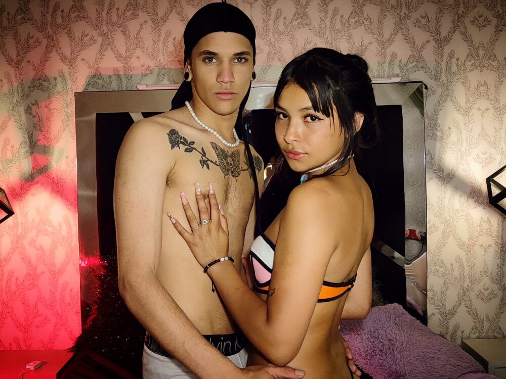 Live sex webcam photo for Kylie_Scottt #288983720