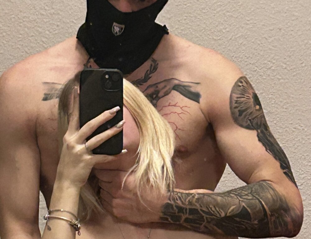 youngAlphaCouple live cam model at StripChat