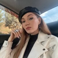 ArtsMistress' Offline Chat Room