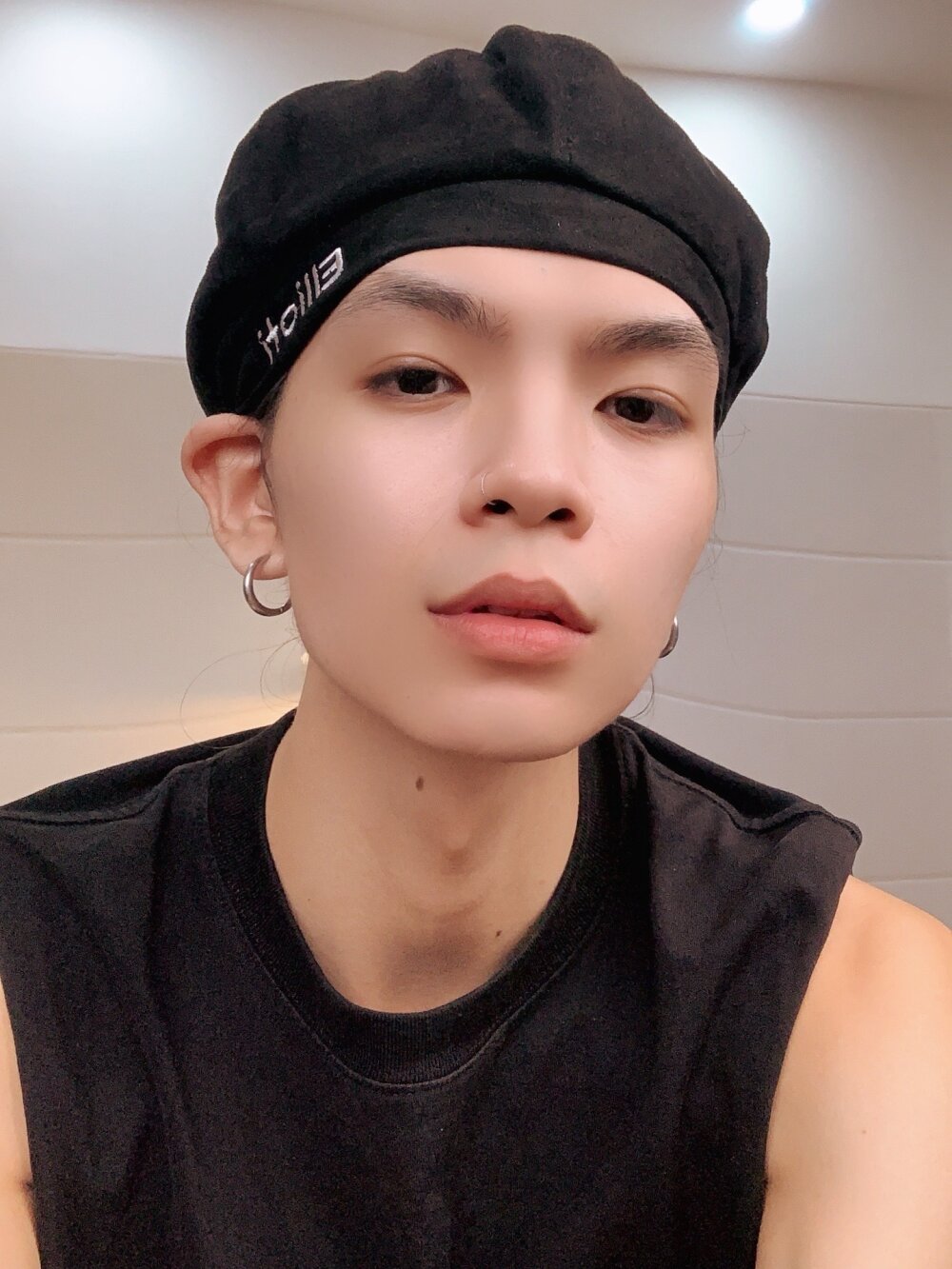 ozzy_boy86 from stripchat
