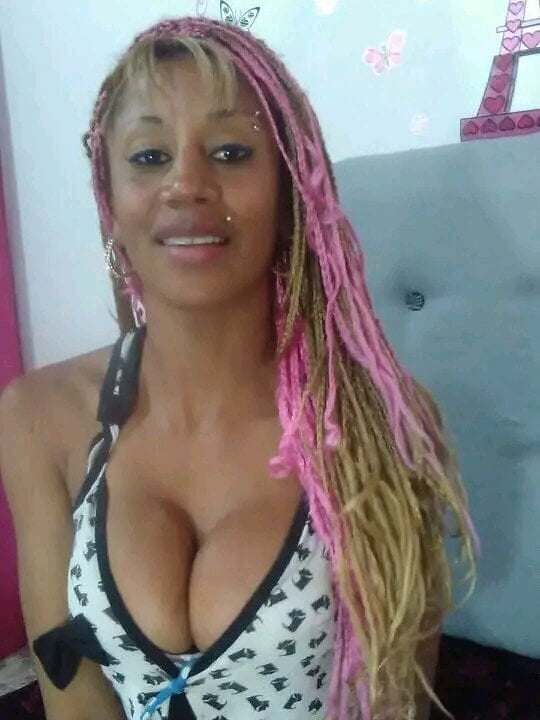 mega-camsex.com raychel1111 livesex profile in colombia cams