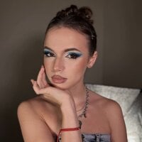 MollyCole offline chatrum
