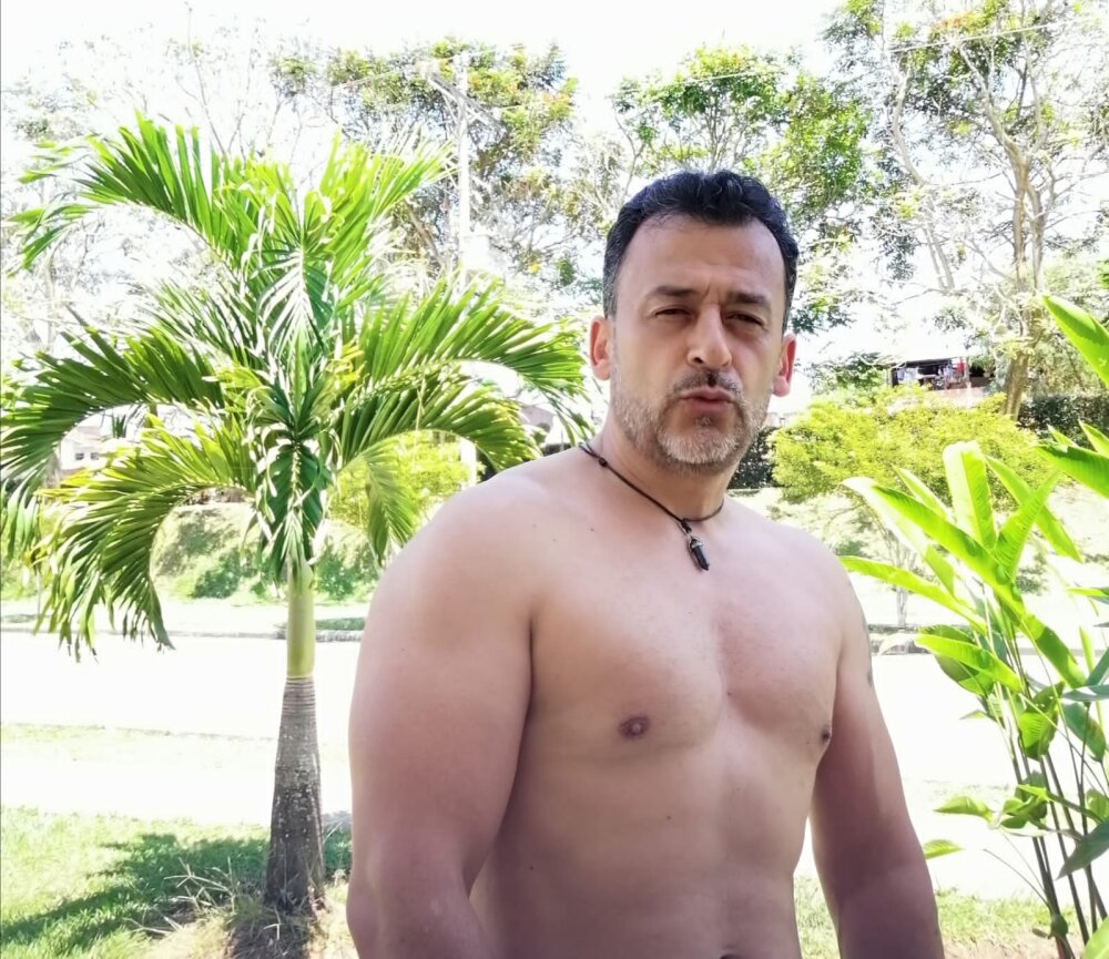 latinos_715's Offline XXX Chat