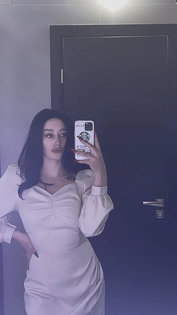 Kylie_pregi