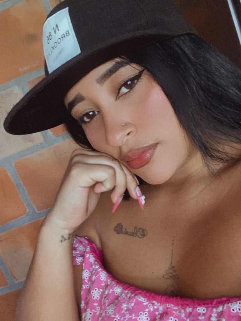 pornos.live sara_storm_outdoors livesex profile in latino cams