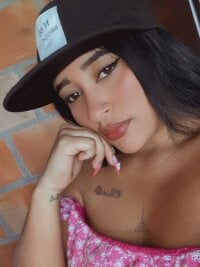 Sara_storm_outdoors's webcam live show