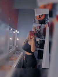 MoonieBarbie's webcam live show