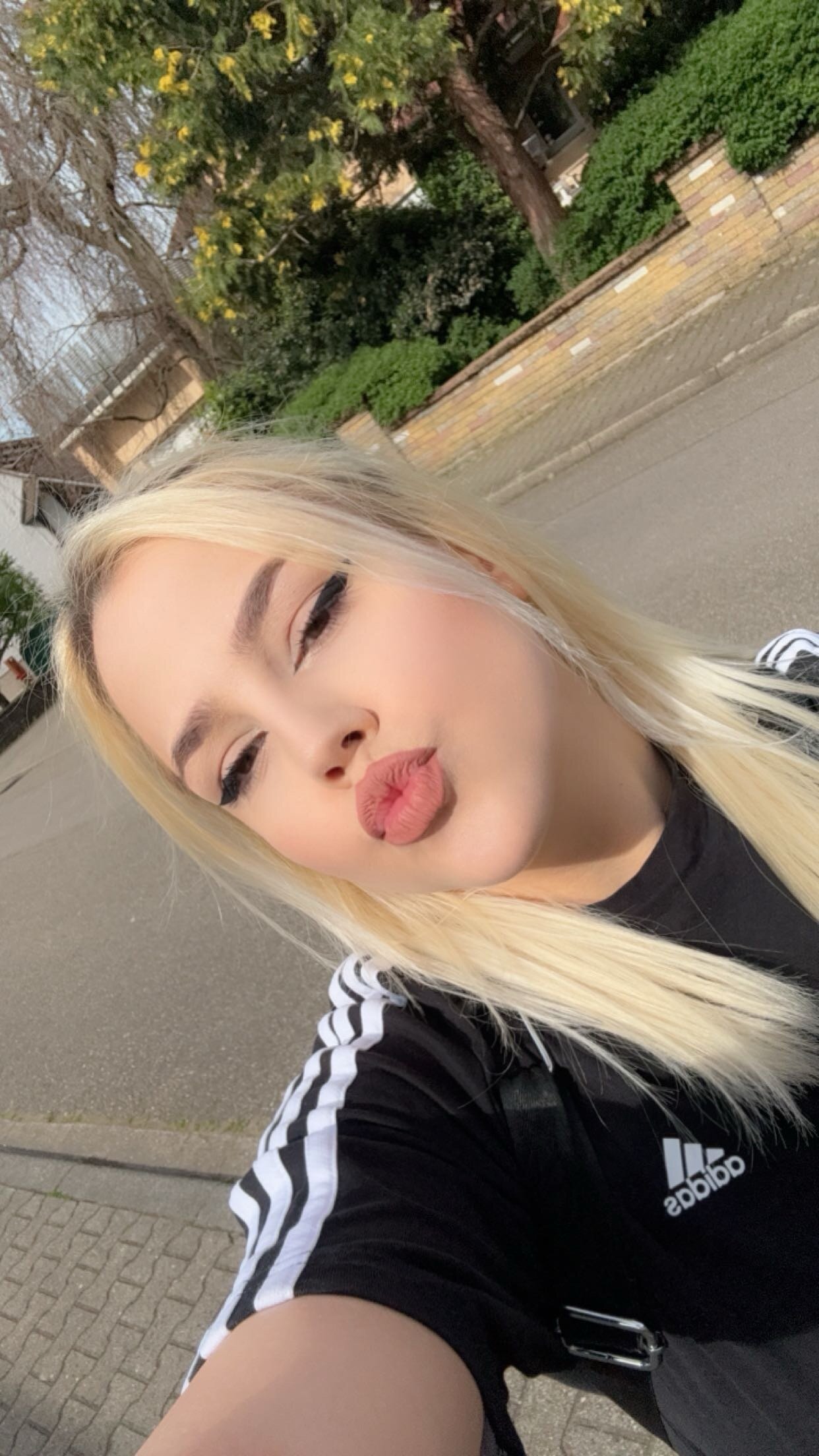 WhiteBlondy