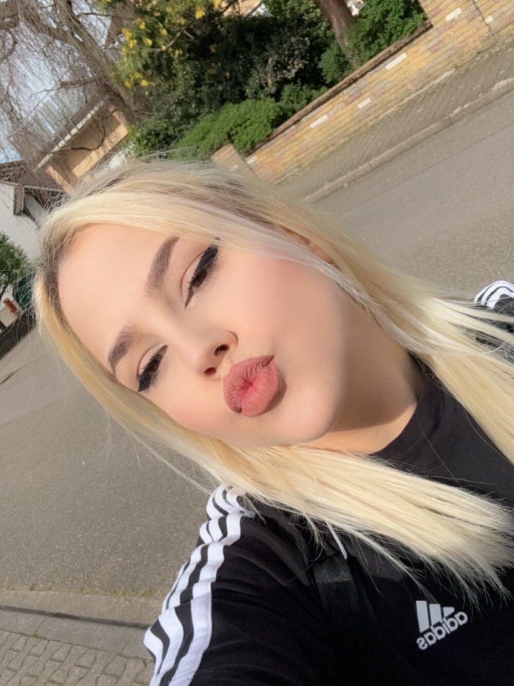 WhiteBlondy profile