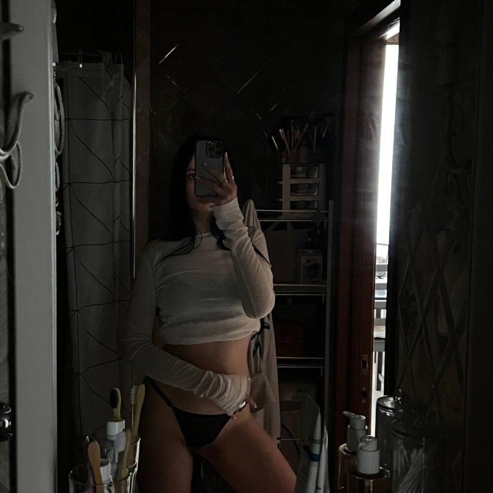 -Anora- profile