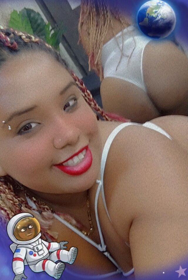 AgathaMooret 👽 nude cam