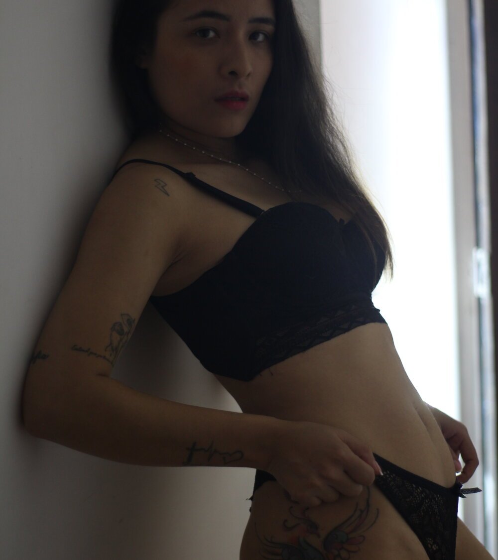 Mila_Vellrose_pm2's Offline XXX Chat