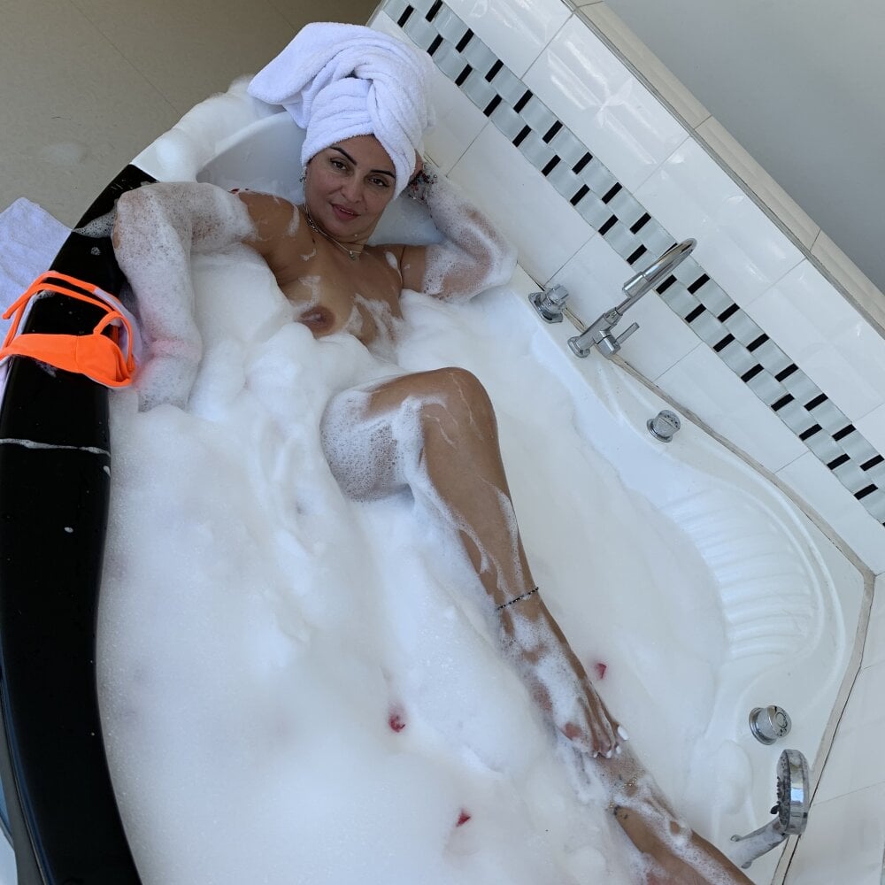 zullyxhot's Live XXX Chat
