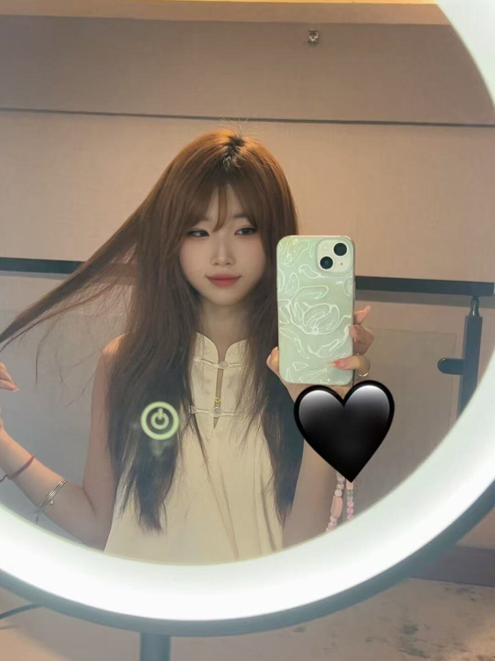 watchgirlcam.com vivian-88 livesex profile in brown-hair cams