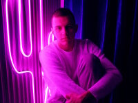 LucasDarknes' Offline Chat Room