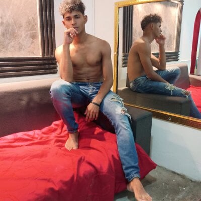 Axelgreyder Live Cam on StripChat