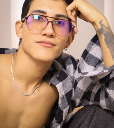 emilioriv_ from stripchat