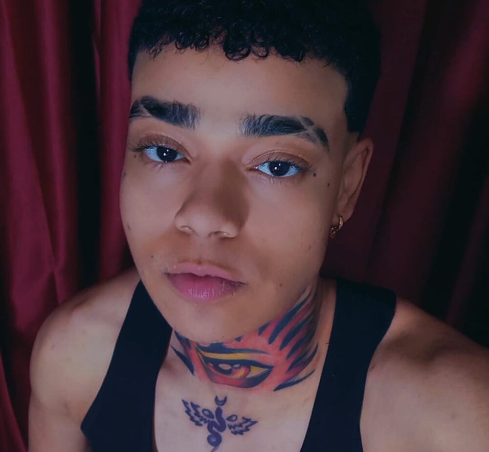 santi_xximo's Offline XXX Chat