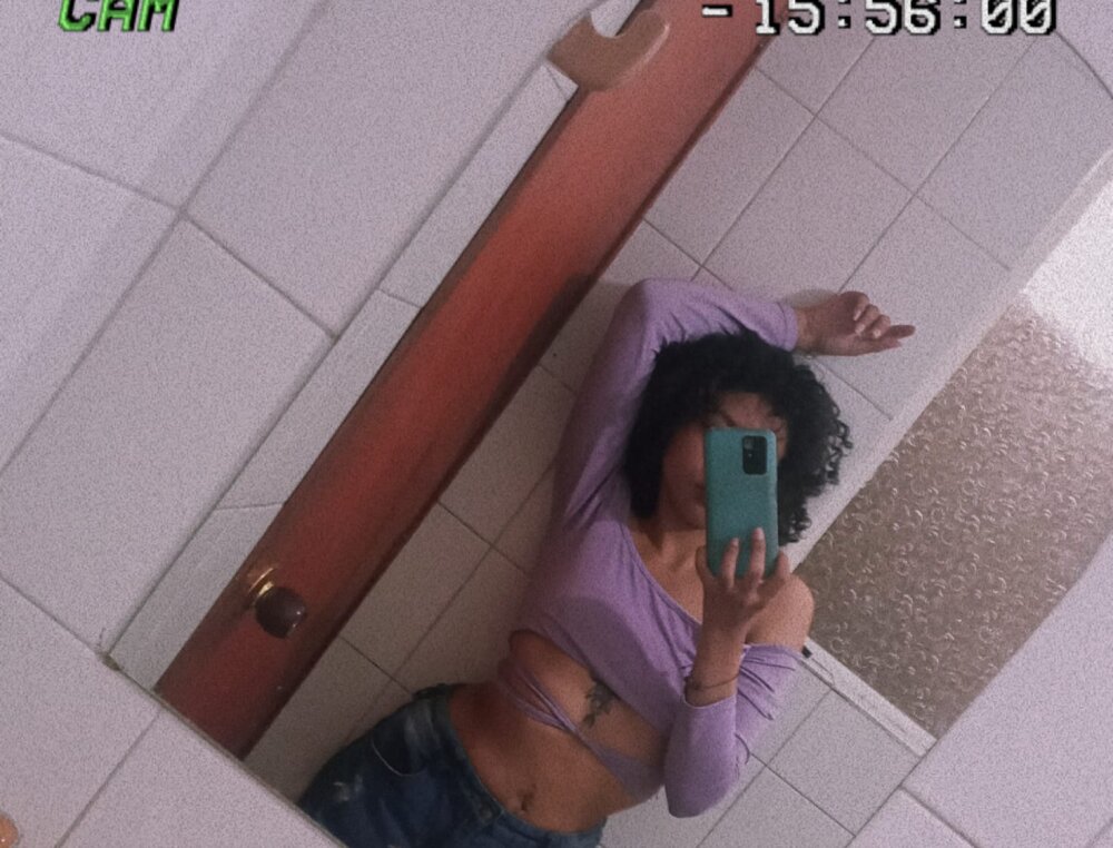 Live sex webcam photo for Anyzza_ #288193483