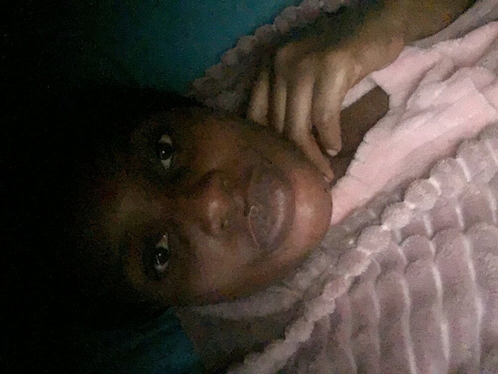 Live sex webcam photo for AlibaeDimples #284032072