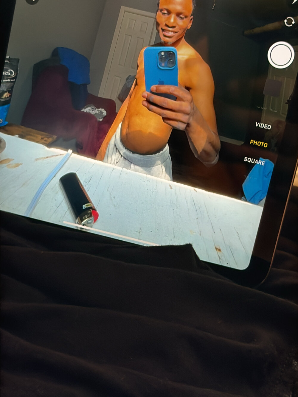 Shyguycharlie26's Offline XXX Chat