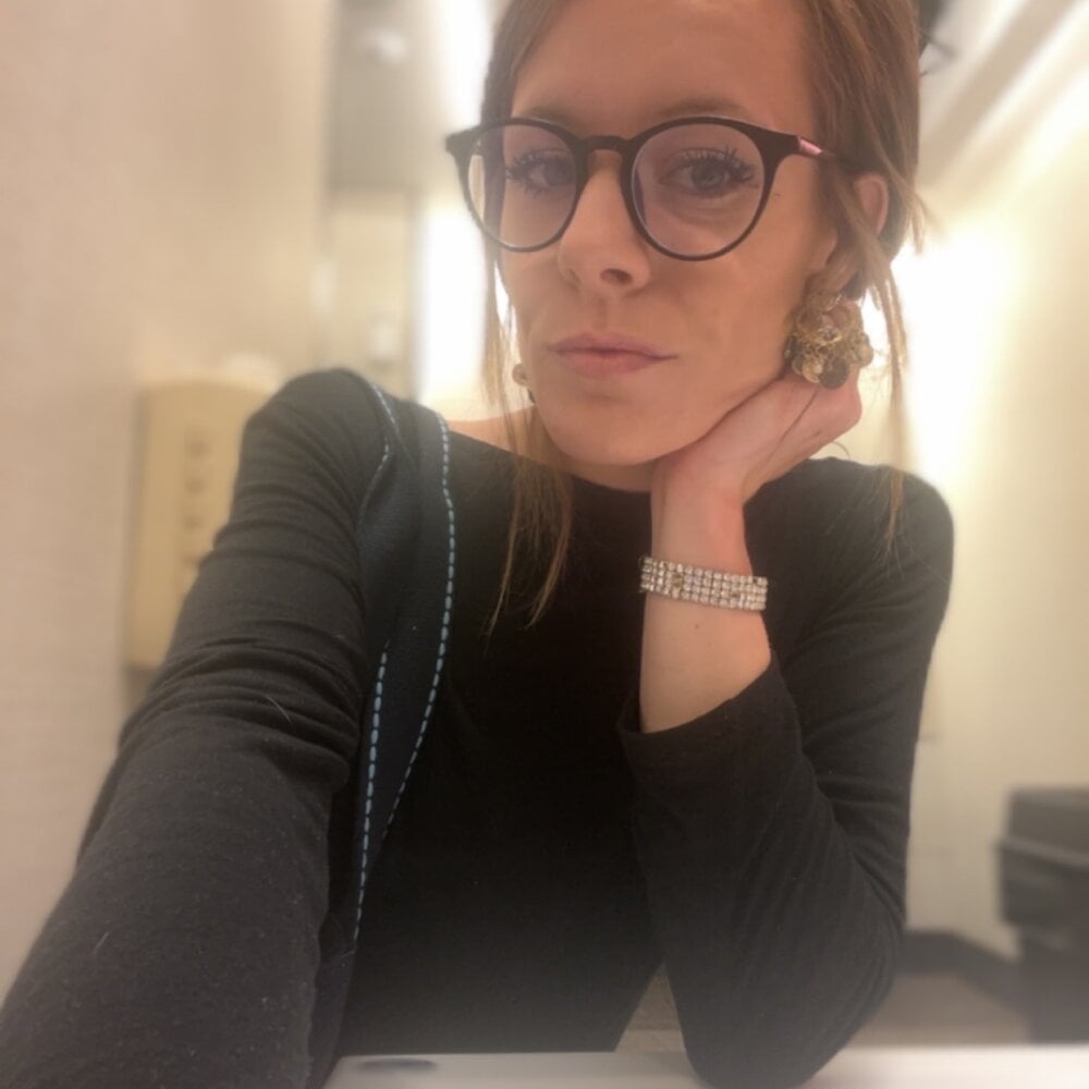free6cams.com abbiangelwhite98 livesex profile in on-your-lap-daddy cams