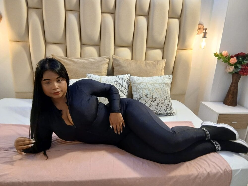 bella_avila