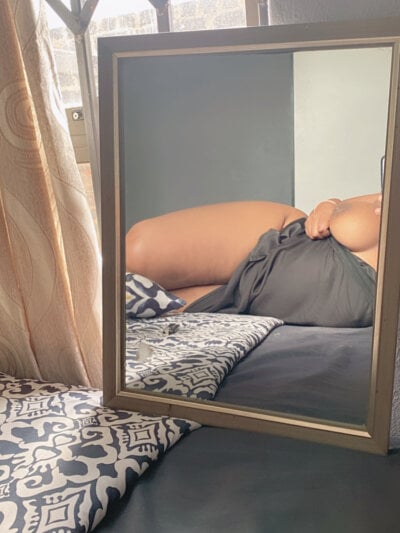 CreamyPeach Female Ebony Free Webcam Strip