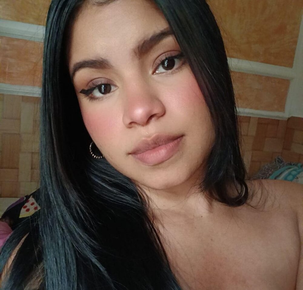 stripchat antonellamoretti_ webcam profile pic via iluvcams.com