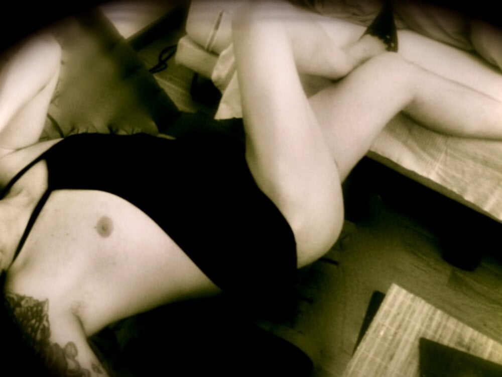 Ladyluve4u's Offline XXX Chat