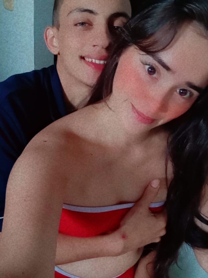 sara_and_tanner's Live XXX Chat