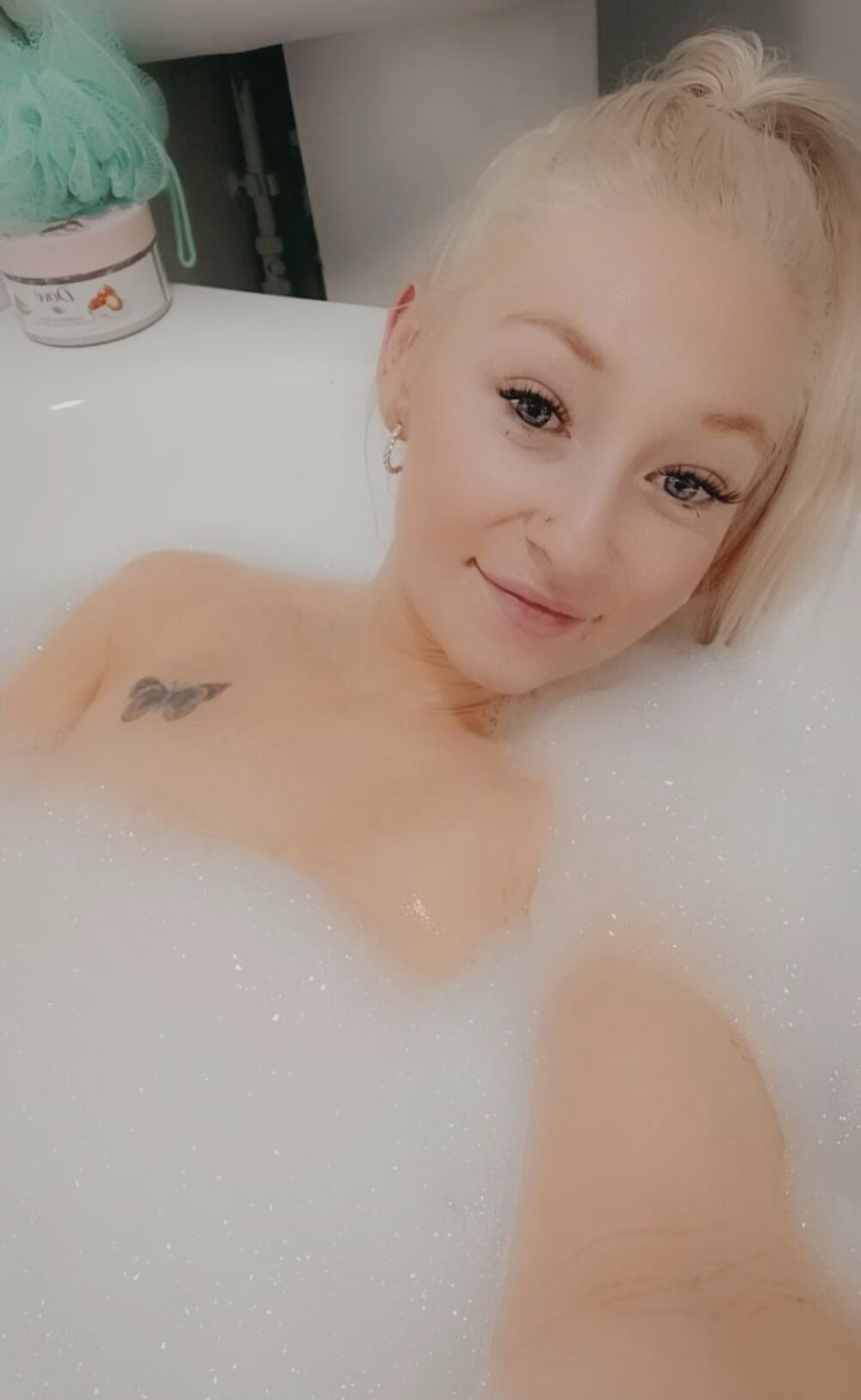 Angelic_Delilah30XX's Offline Chat Room