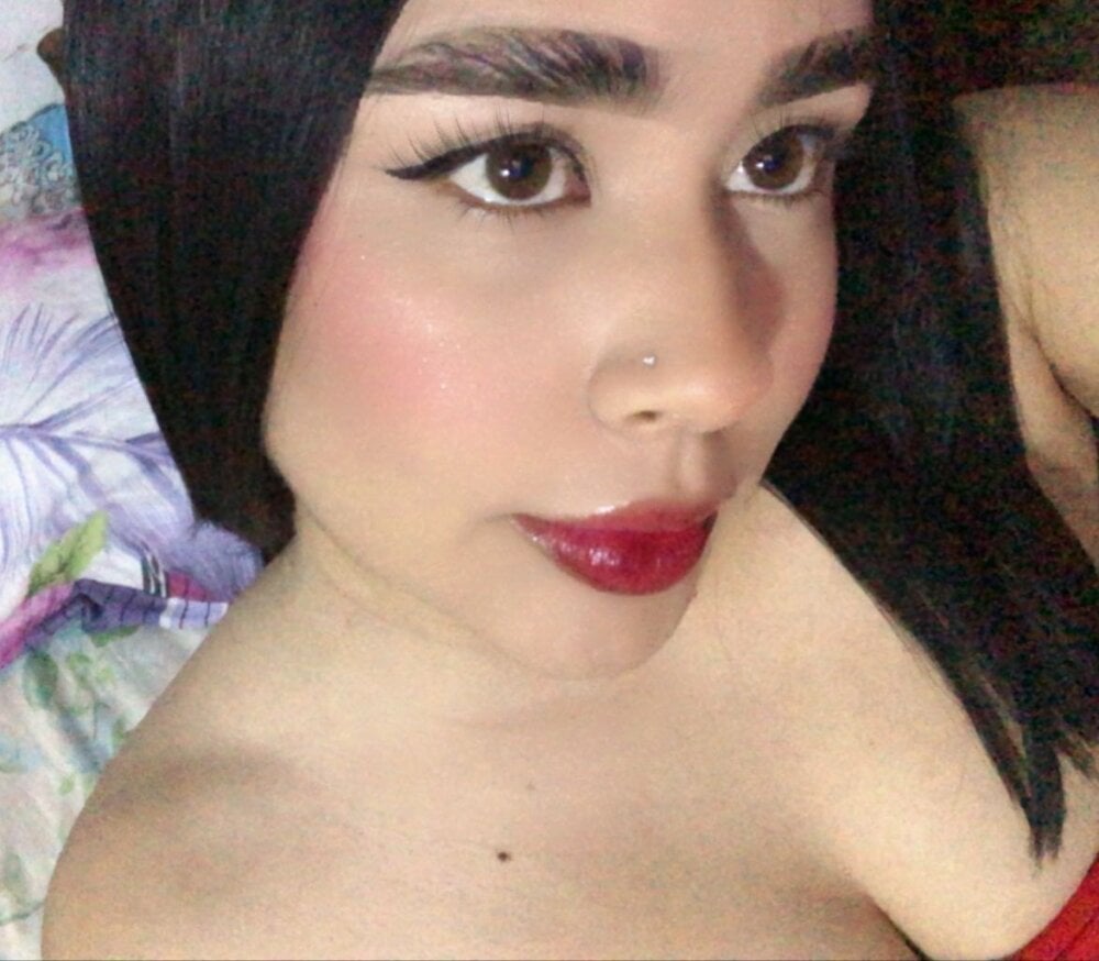 Valeria_27cm profile