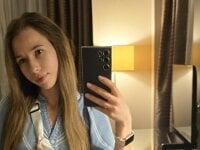 tinykisa's webcam live show
