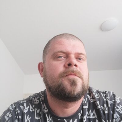 WhiteTowerMan Live Cam on StripChat